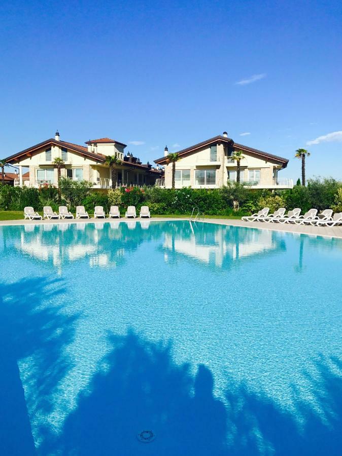 Sky Fort Garda View سيرمِيوني المظهر الخارجي الصورة