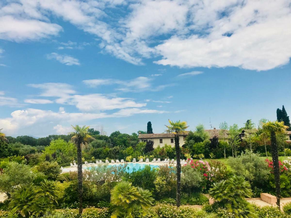 Sky Fort Garda View سيرمِيوني المظهر الخارجي الصورة